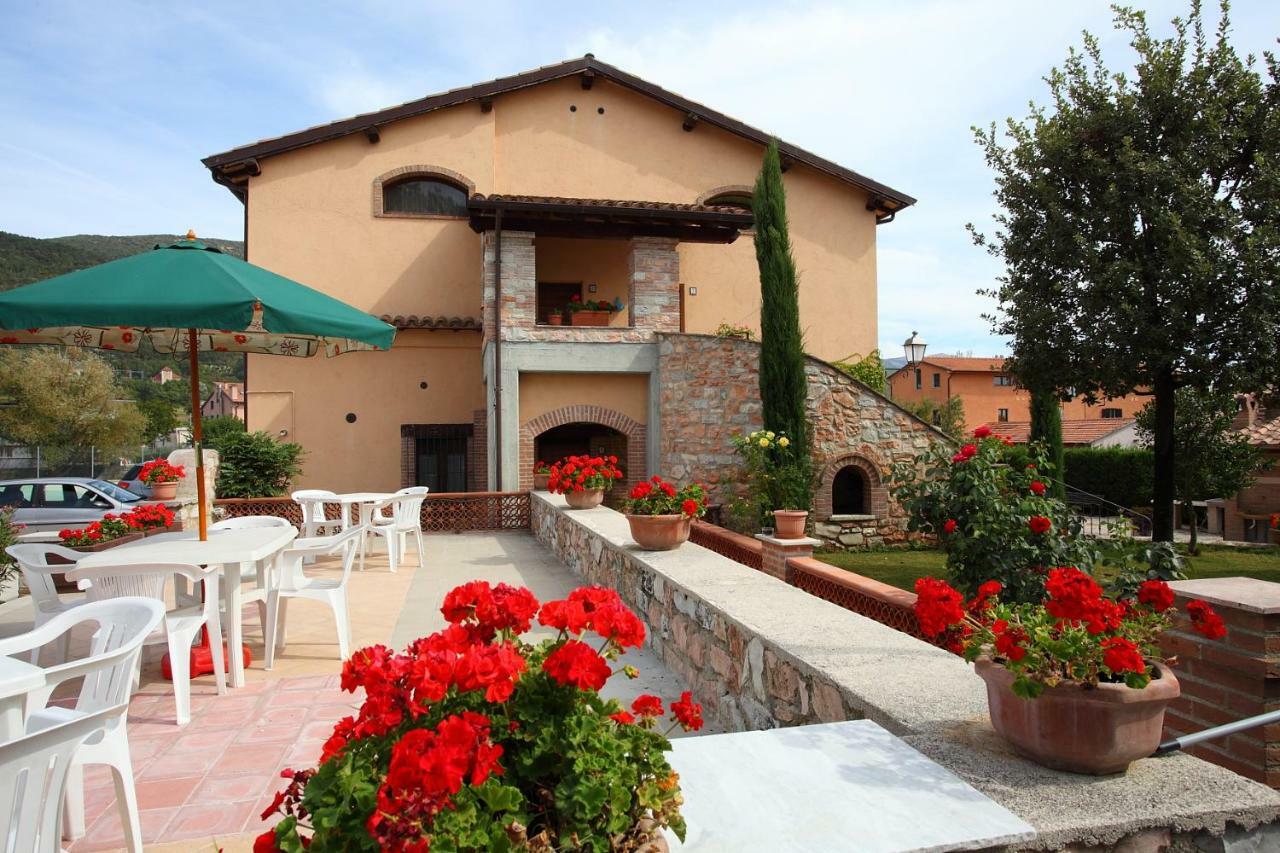Residenza Le Querce Trilocale Villa Fossato di Vico Exterior photo